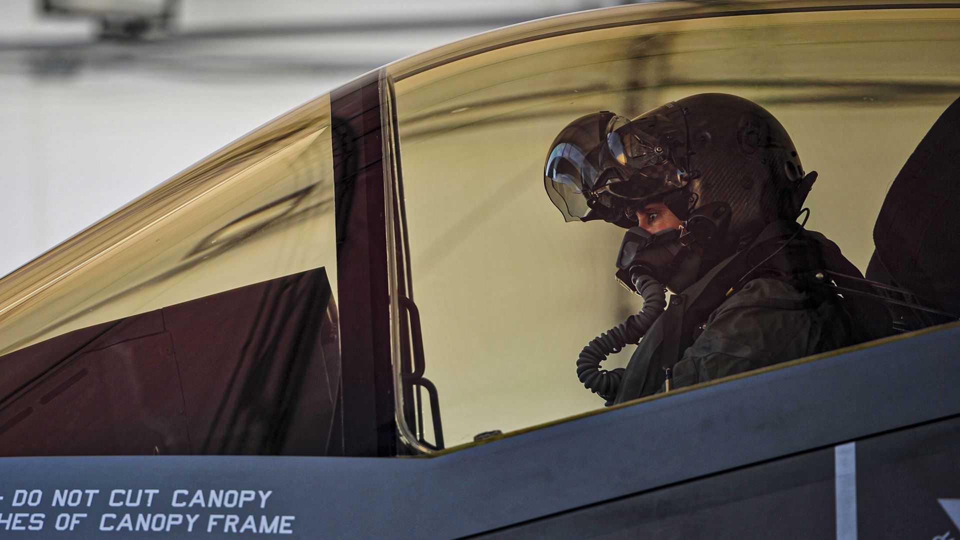 How F‑35 Pilots Avoid Situational Blind Spots Using Helmet‑Mounted Displays