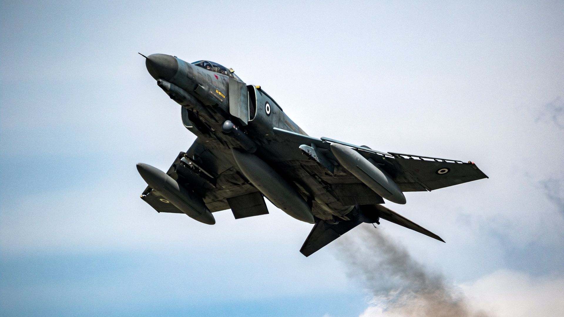 How Many Hours Can The F-4 Phantom Fly Without Refueling?