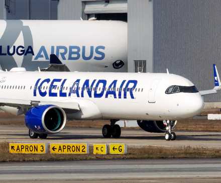 Icelandair Airbus A321LR taxiing