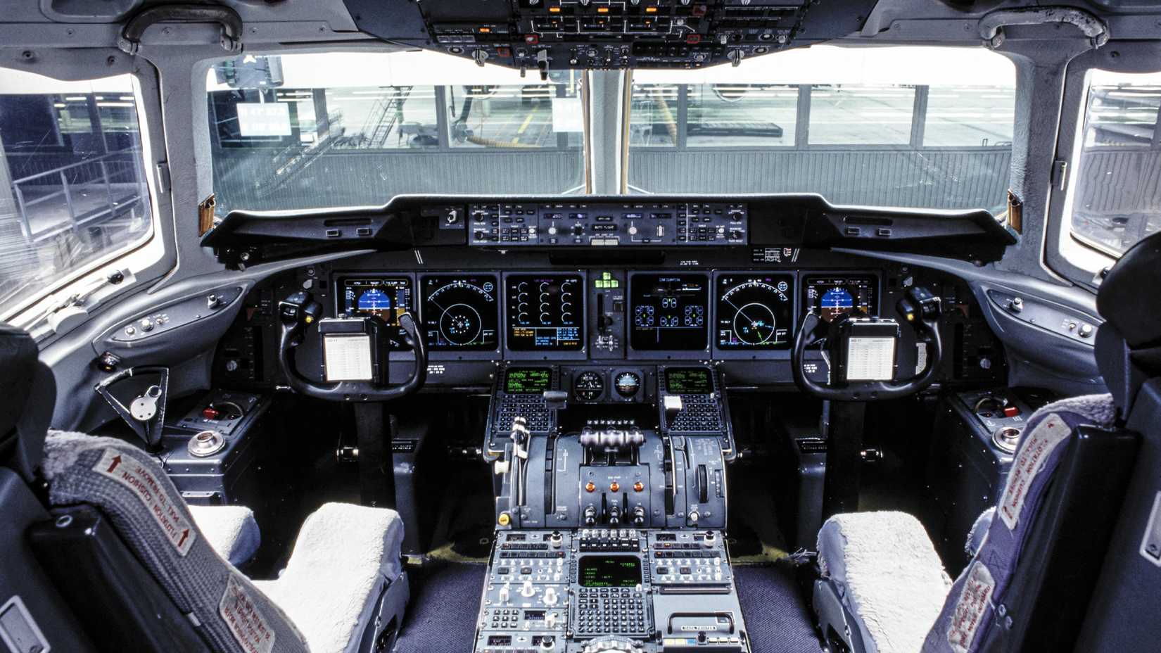Inside The McDonnell Douglas Heritage MD‑11 Cockpit That Defined An Era