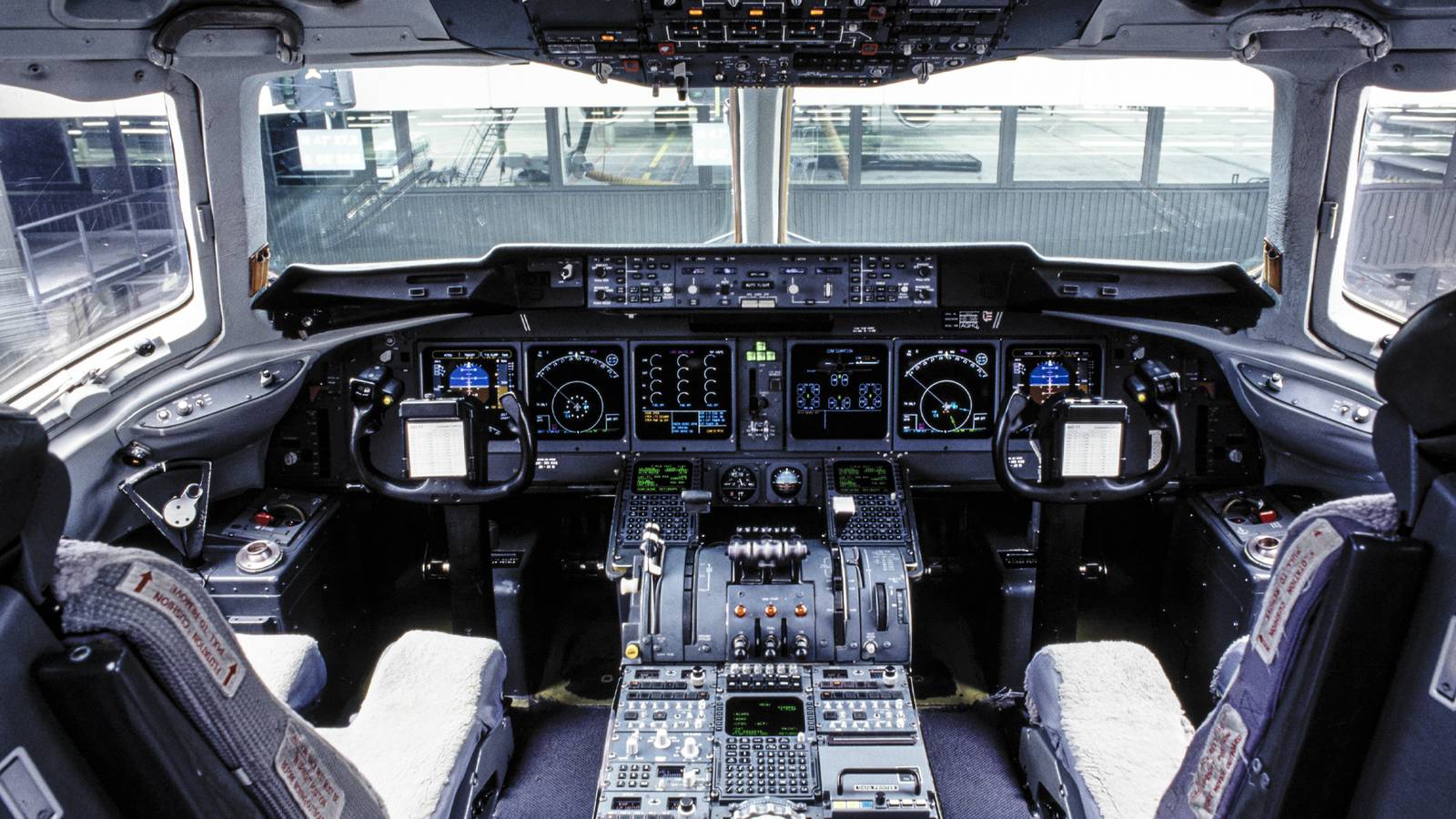 Inside The McDonnell Douglas Heritage MD‑11 Cockpit That Defined An Era