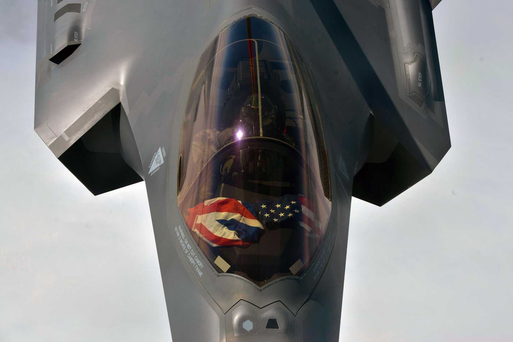 Lightning_over_UK,_USAF_F-35_makes_historic_overseas_flight_160630-F-GX122-221