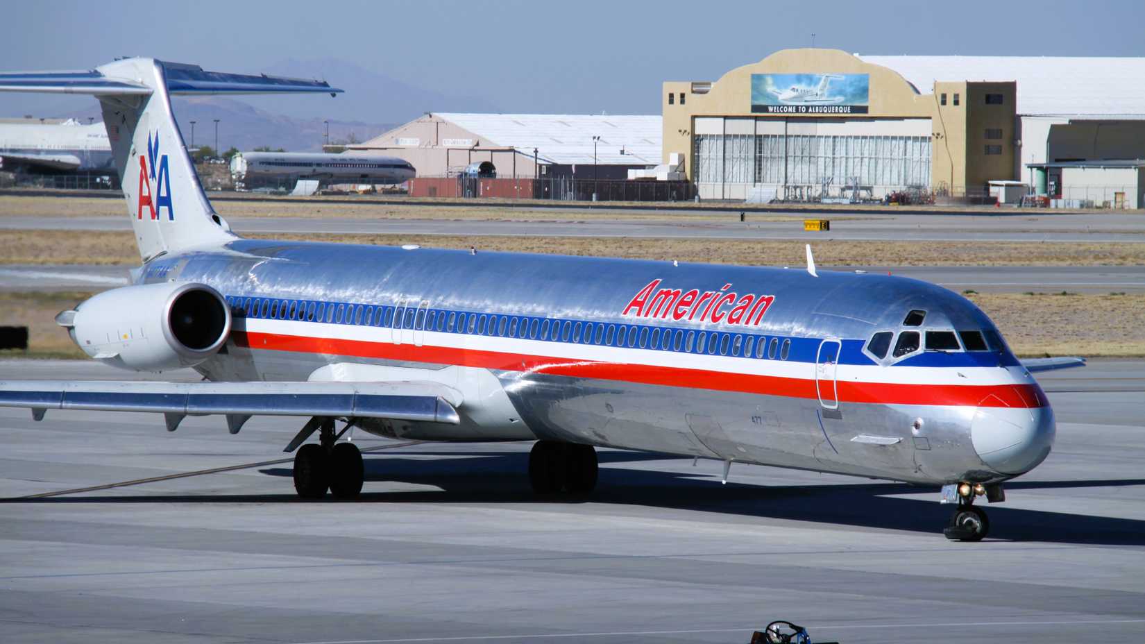 American Airlines MD-82