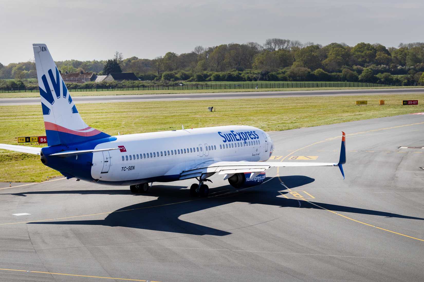 SenExpress Boeing 737-800