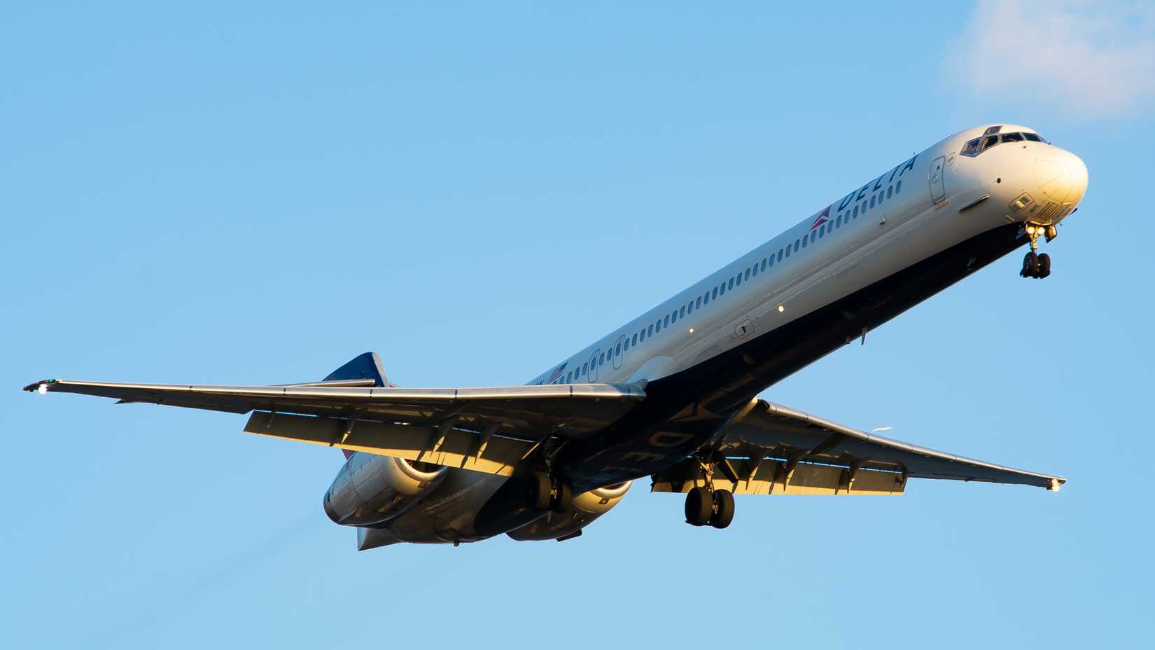 Delta Air Lines McDonnell Douglas MD-90 On Approach