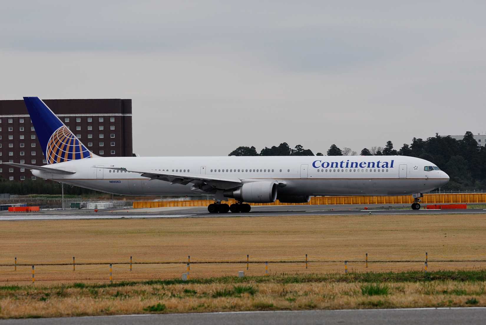  April 04, 2010:Continental Airlines Boeing B767-400ER (N69063) passenger plane at Chiba, Japan.