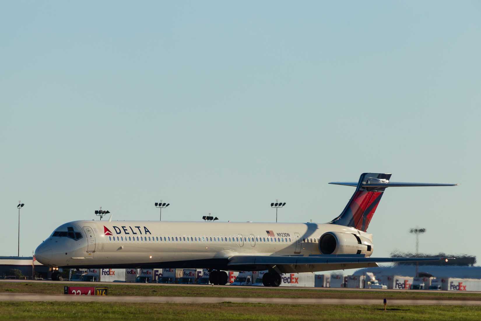 Delta Air Lines McDonnell Douglas MD-90 Taxiing