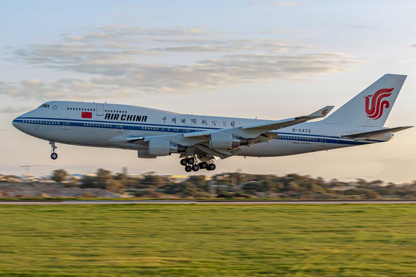 Air China 747 Landing