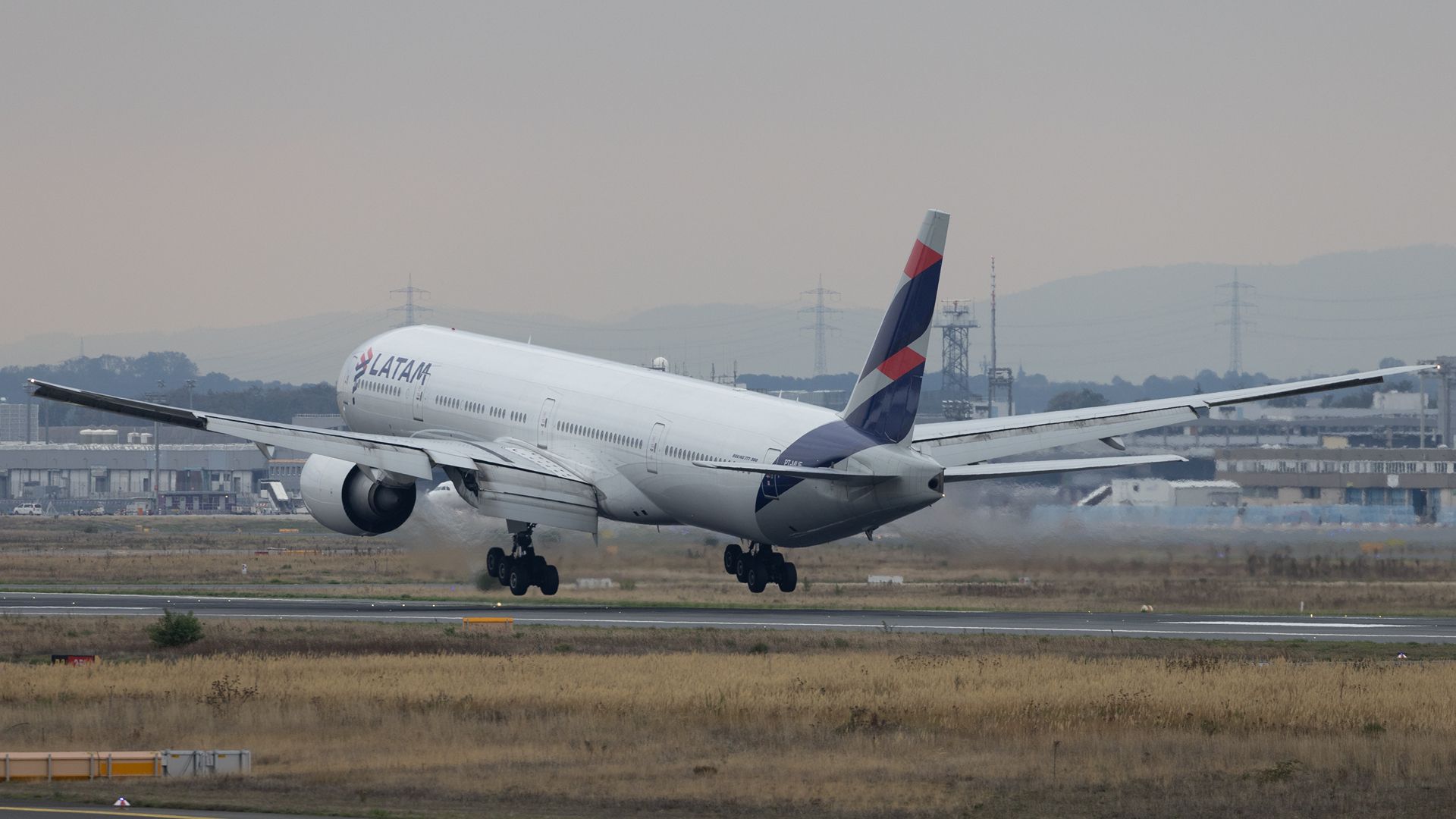 latam boeing 777-300er