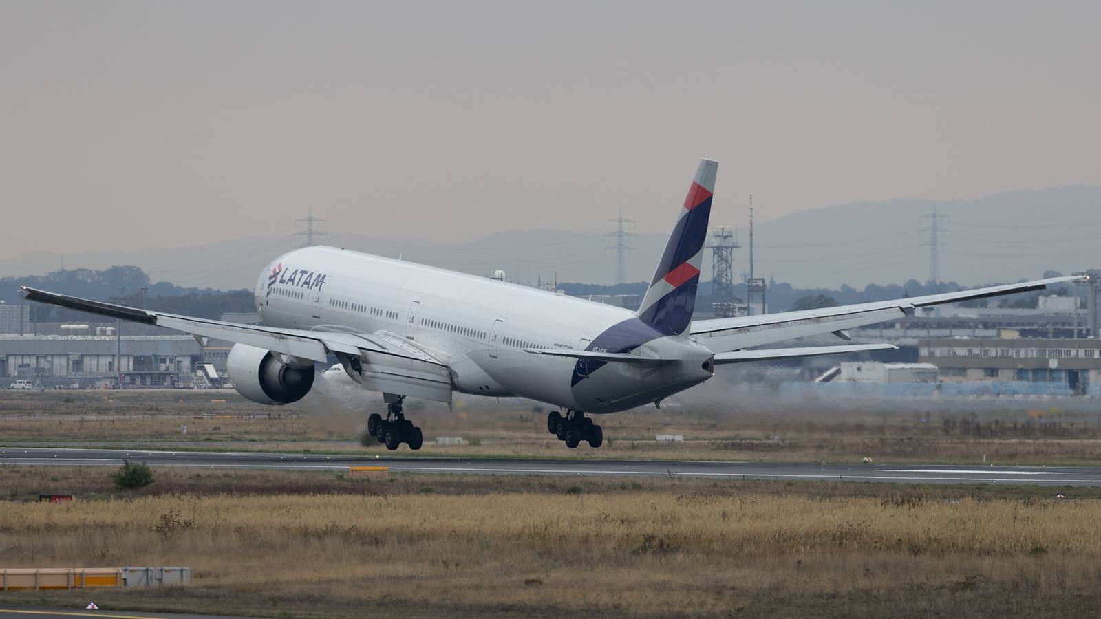 100-Ton Weight Miscalculation By Pilots Caused LATAM Boeing 777 Accident In Milan