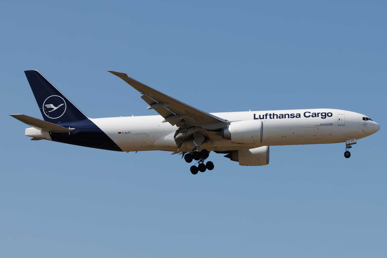 Lufthansa Cargo 777 Inflight