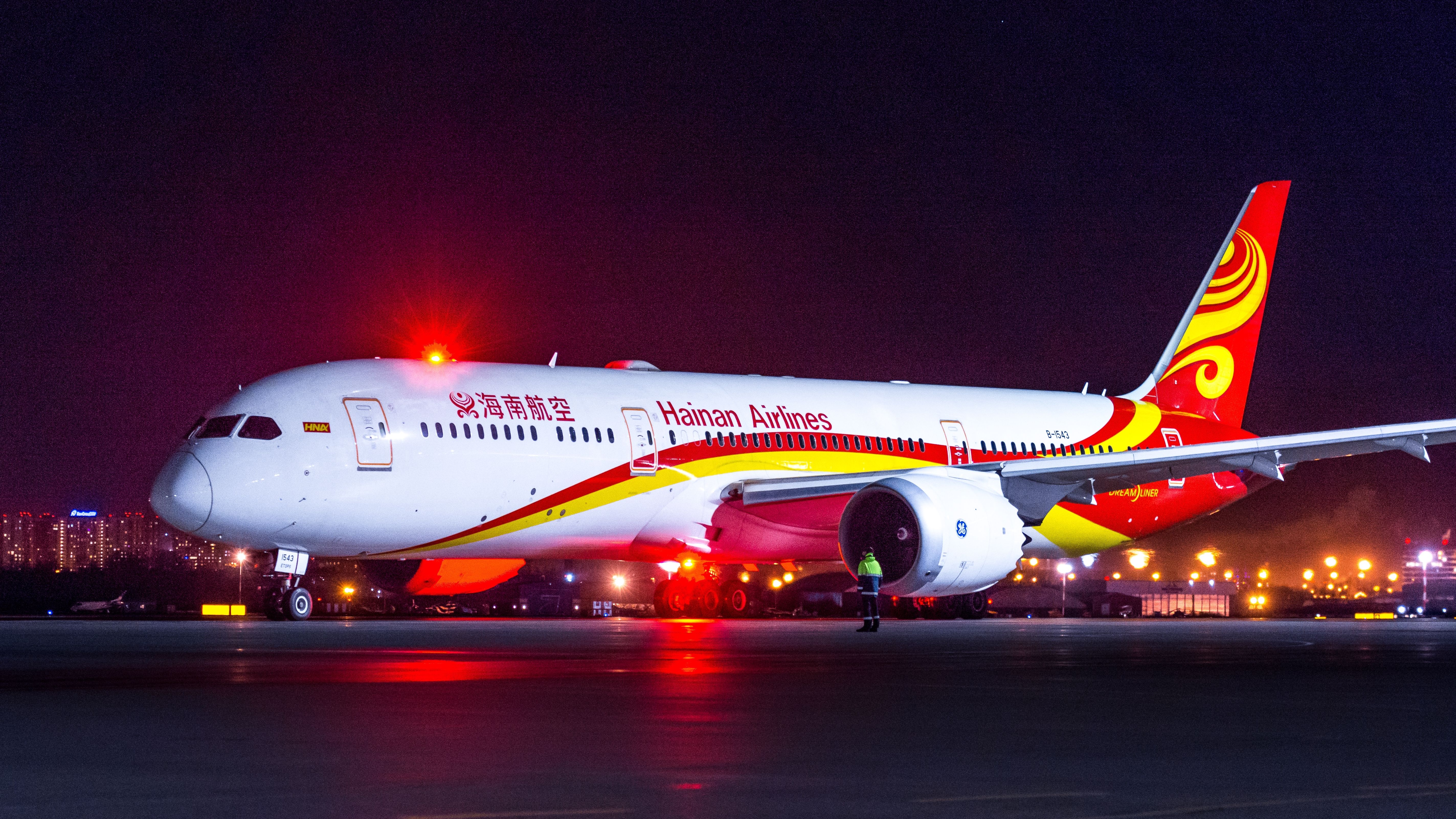 Hainan 787 Taxiing