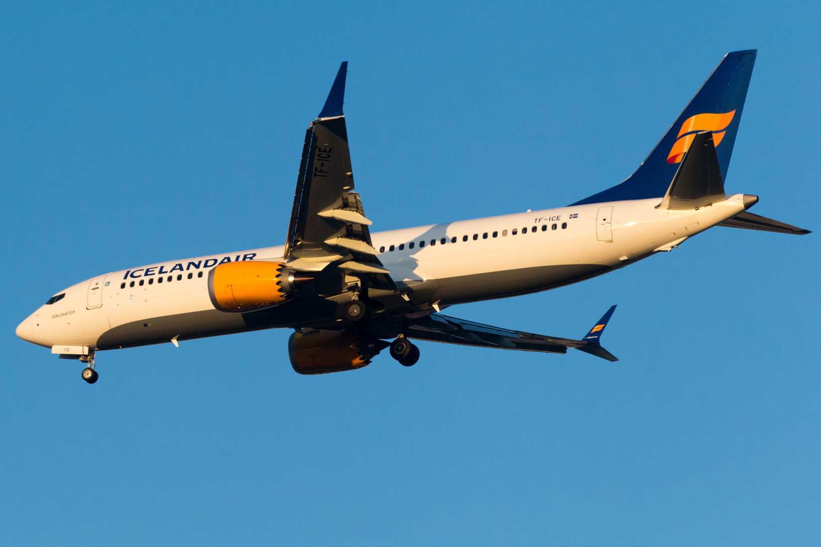 Icelandair 737 Inflight