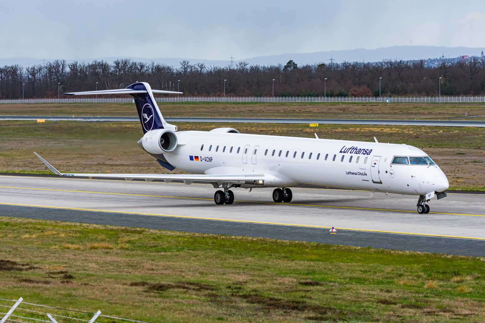 Lufthansa CRJ Taxiing