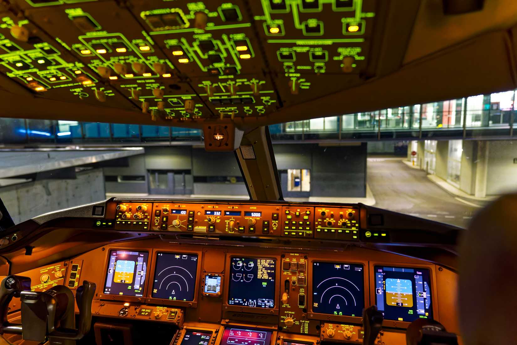 Boeing 777-300ER Cockpit