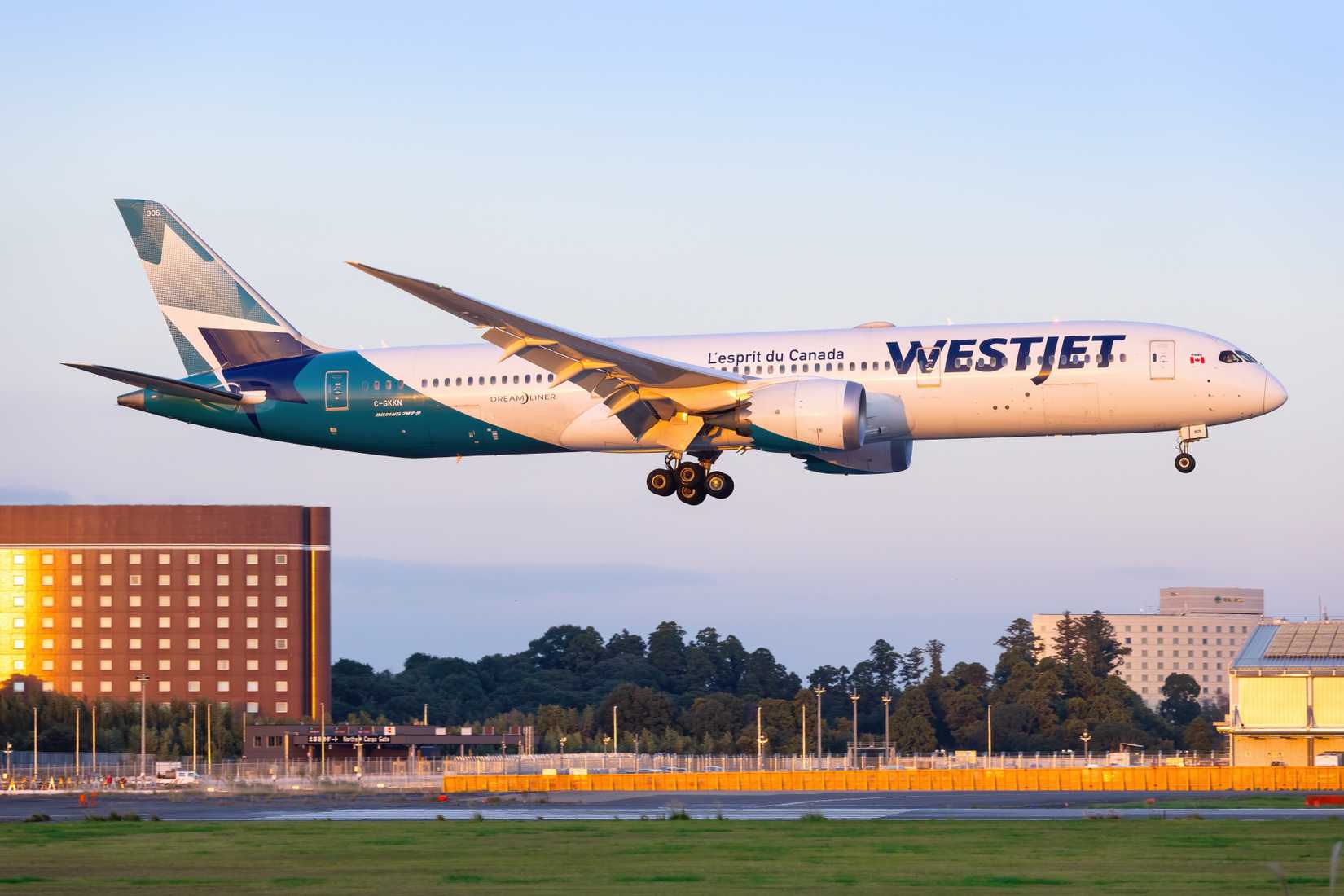 WestJet 787 Landing