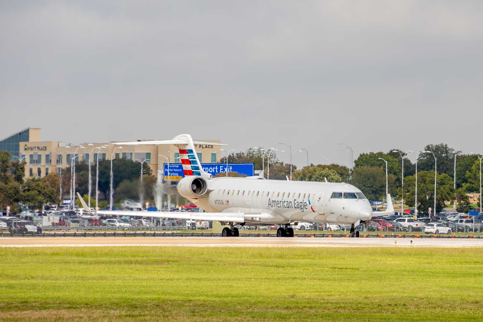 American CRJ Taxiing