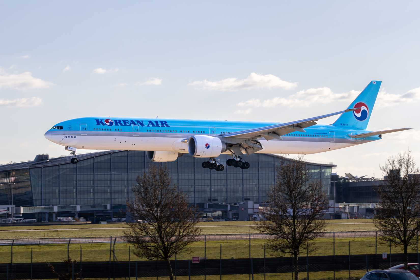 Korean 777 Landing In London