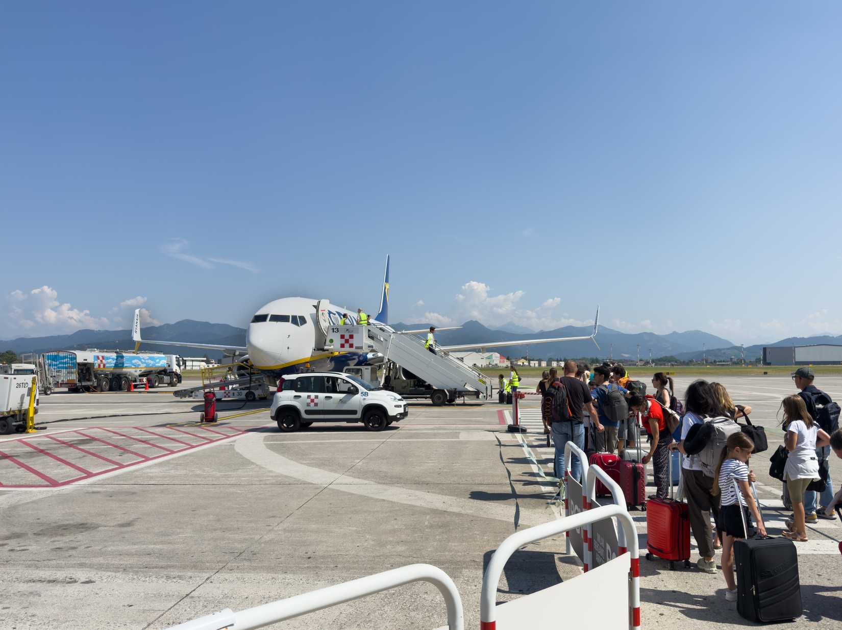 Ryanair 737 Boarding In Bergamo
