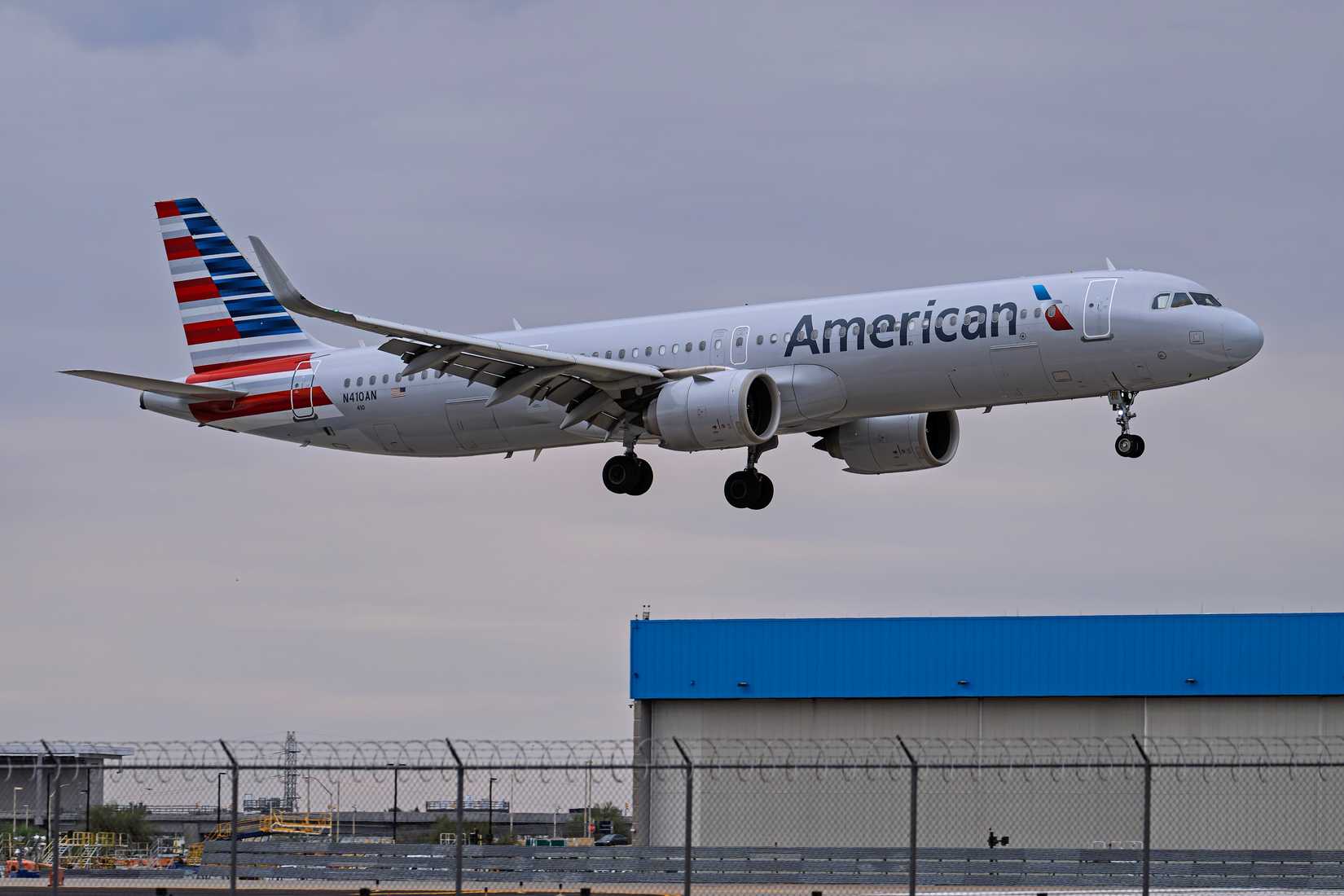 American A321neo Landing In Phoenix
