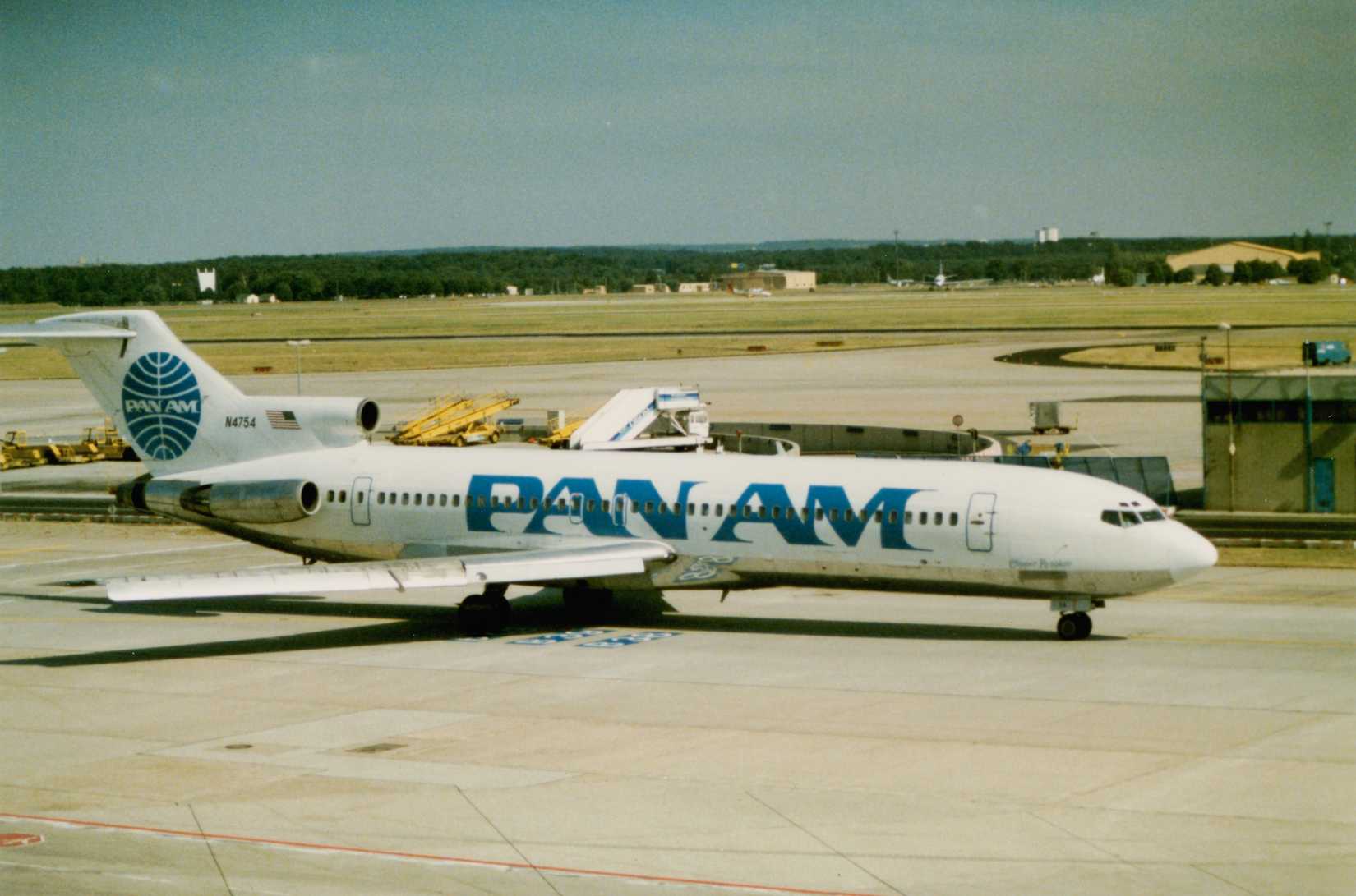 Pan Am Boeing 727-235 Taxiing