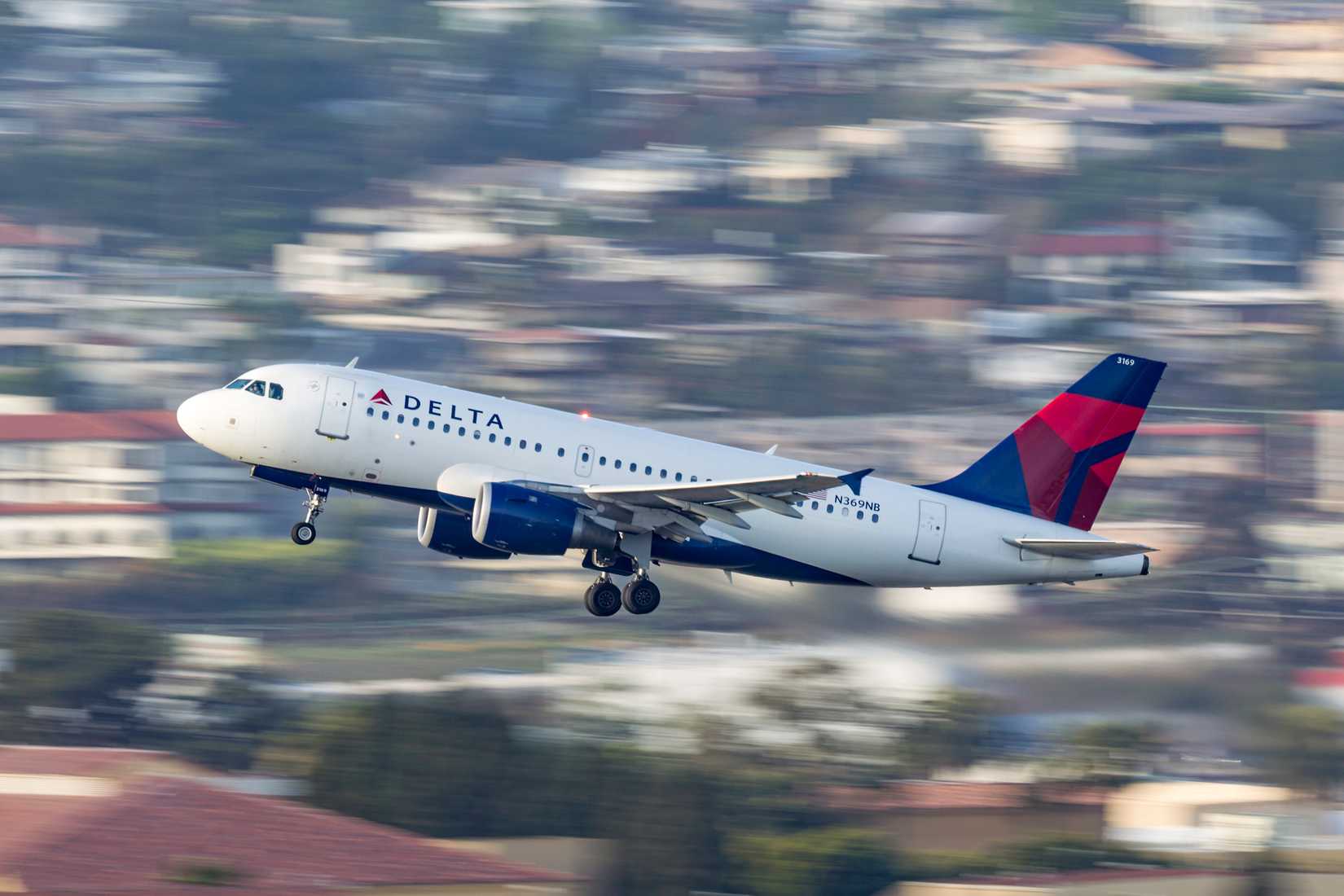Delta A319 Takeoff