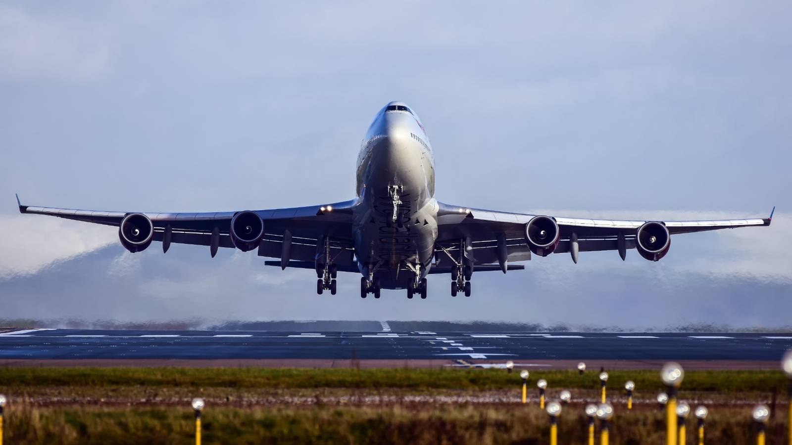 What It Takes To Get A Big Jet Airborne: From Check-In To Gear-Up