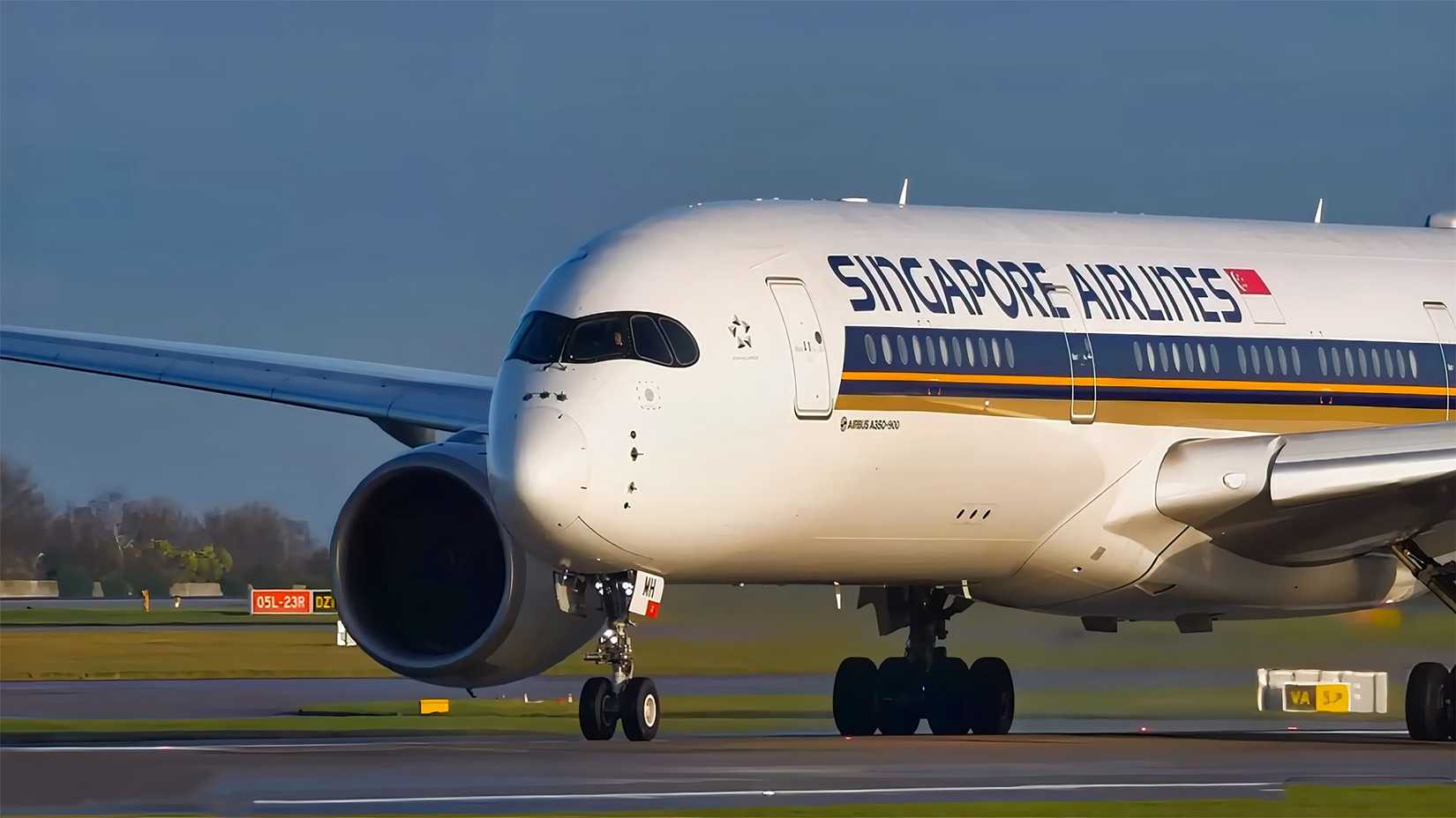 Singapore Airlines Airbus A350-900 taxiing