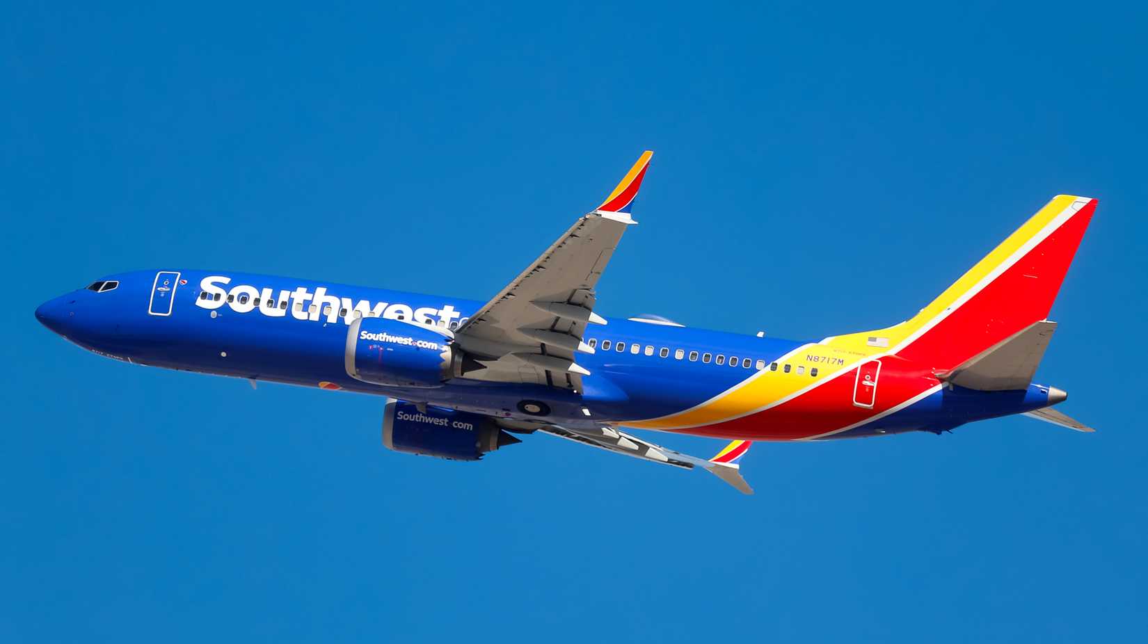 Southwest Airlines Boeing 737 MAX (N8717M) departing for Phoenix, Arizona.