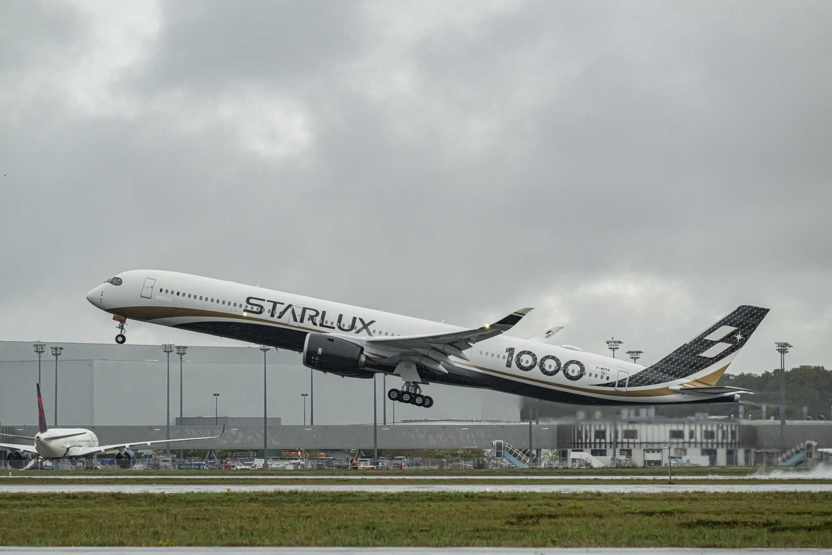 Starlux A350-1000