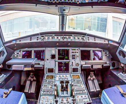 Cockpit Showdown: Airbus A380 vs Boeing 747 - image 4