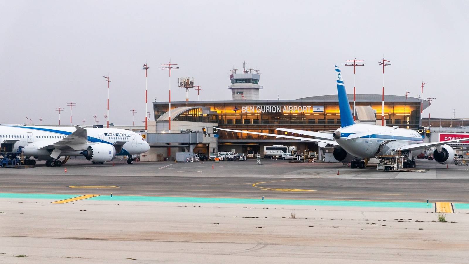 Leaked Footage Shows Tucker Carlson Posing With Airport Officers After Israel Detainment Claim