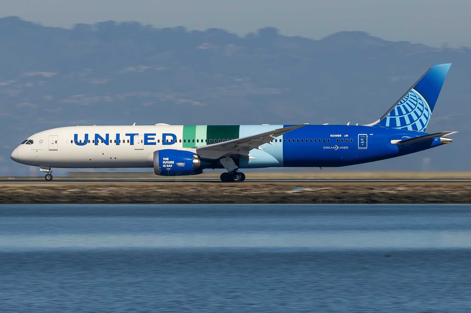 United Airlines 787 SFO SAF