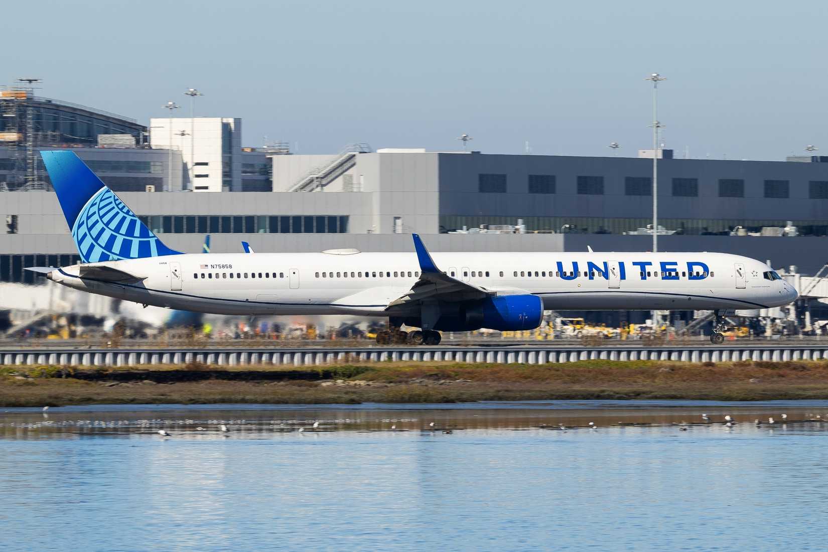 United Airlines Boeing 757 (N75858) taxis at SFO.