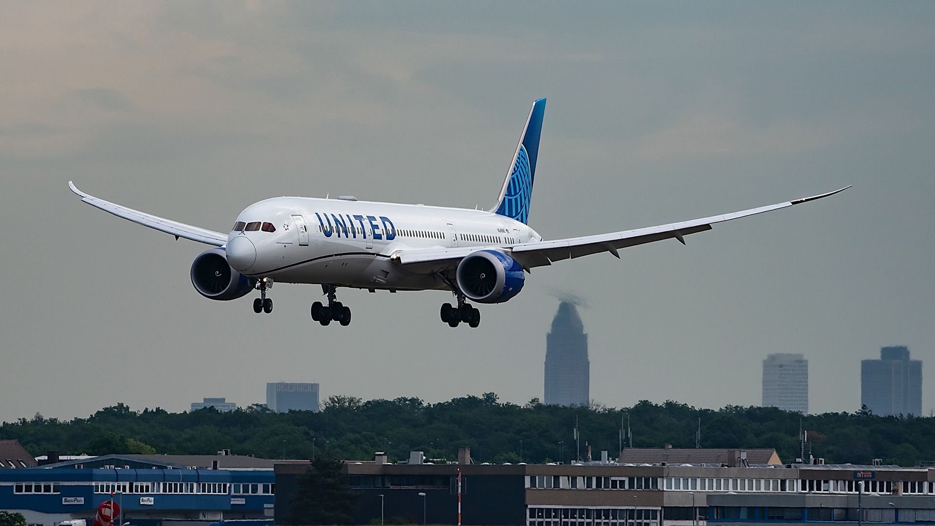 United Airlines Boeing 787-9 (1)