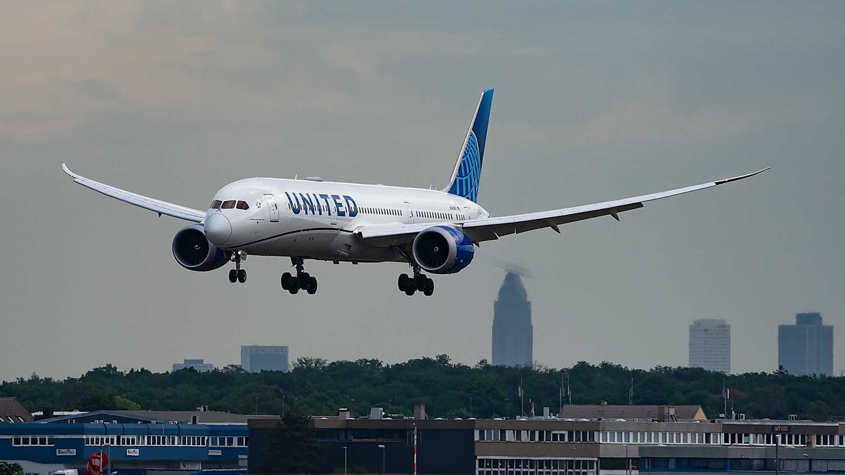 United Airlines Boeing 787-9 (1)