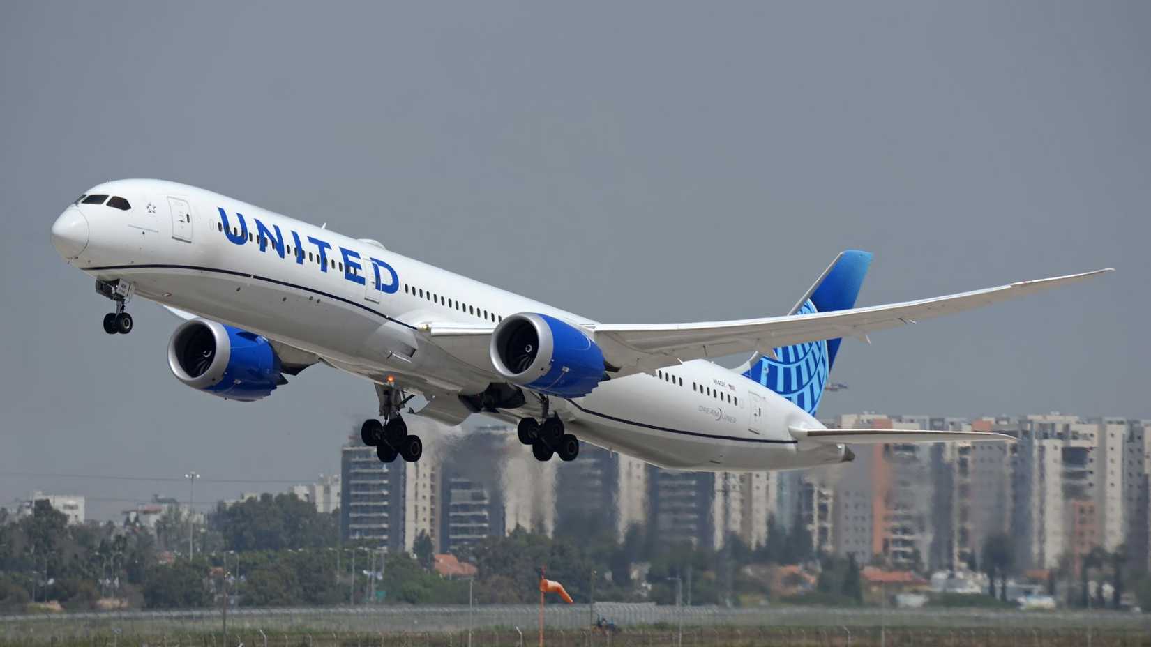 United Airlines 787 Departure