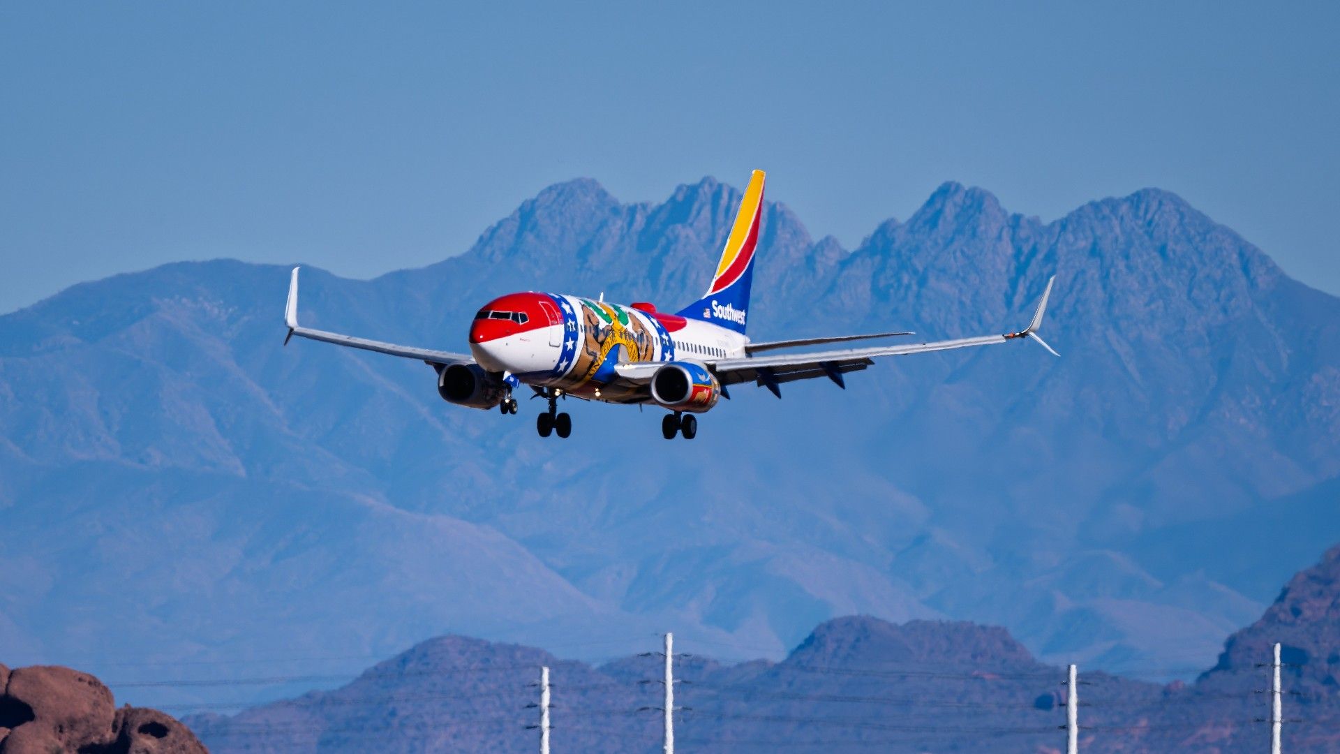 USA Southwest Airlines Boeing 737-700 N280WN Missouri One arrival into runway 26 at Phoenix Sky Harbor Intl. Airport._cropped