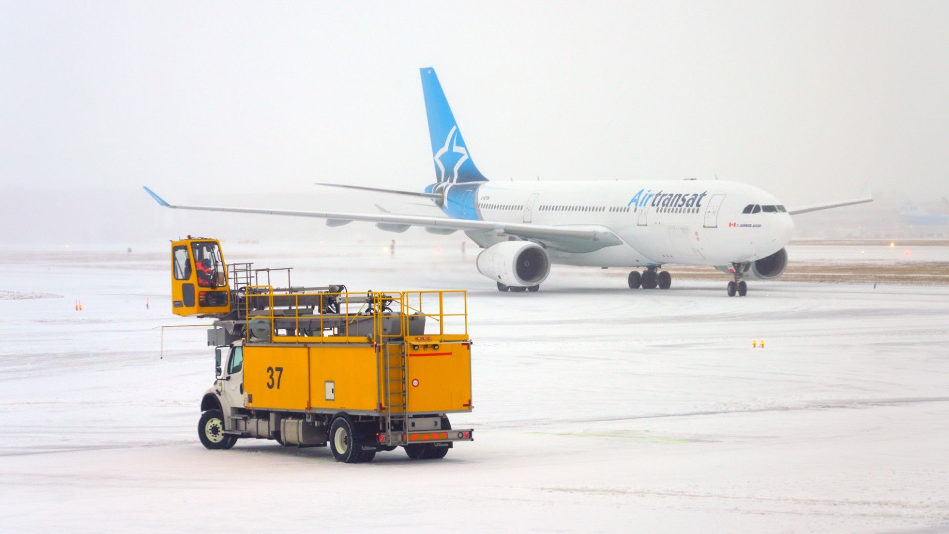 Nearly 17,000 Planes: Toronto Pearson International Airport Reaches New De-Icing Record