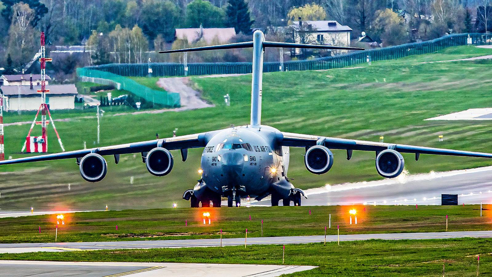 7 Largest Military Aircraft In Service