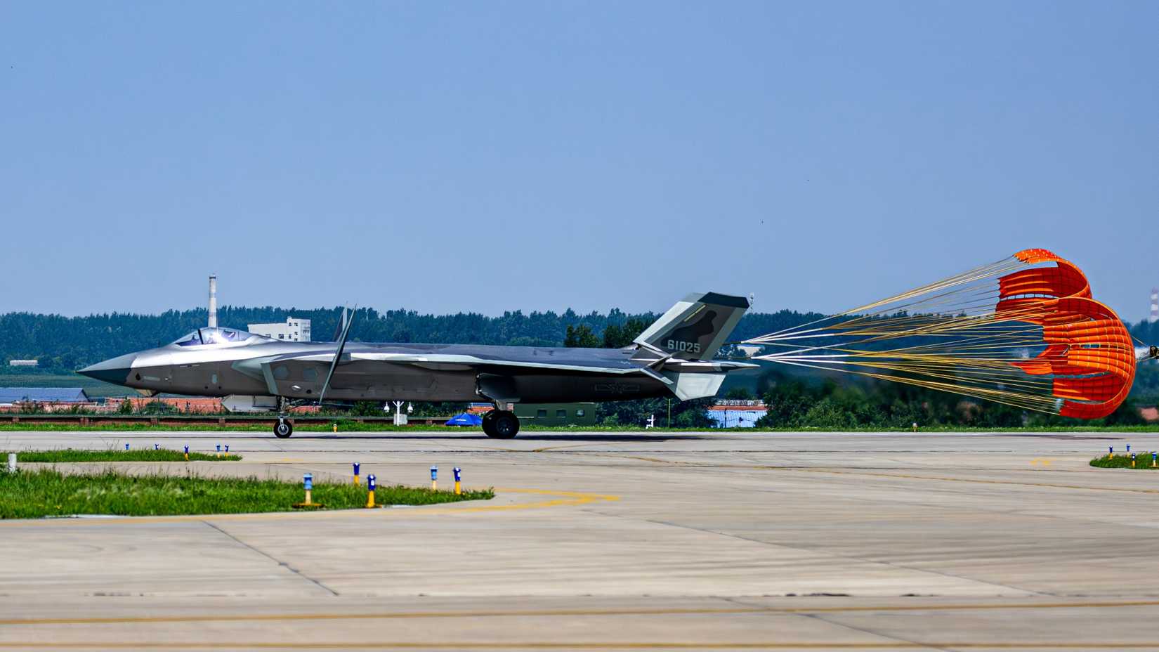 A J-20 lands at the 2023 Air Force Aviation Open Event Changchun Air Show opened in Changchun.-1