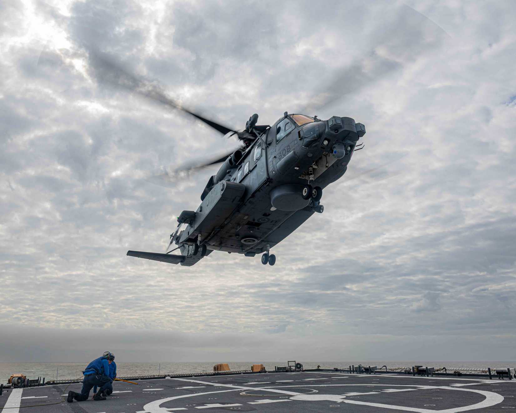 A Royal Canadian Air Force CH-148 Cyclone with His Majesty’s Canadian Ship Regina hovers above US Coast Guard Cutter Waesche (WMSL-751).