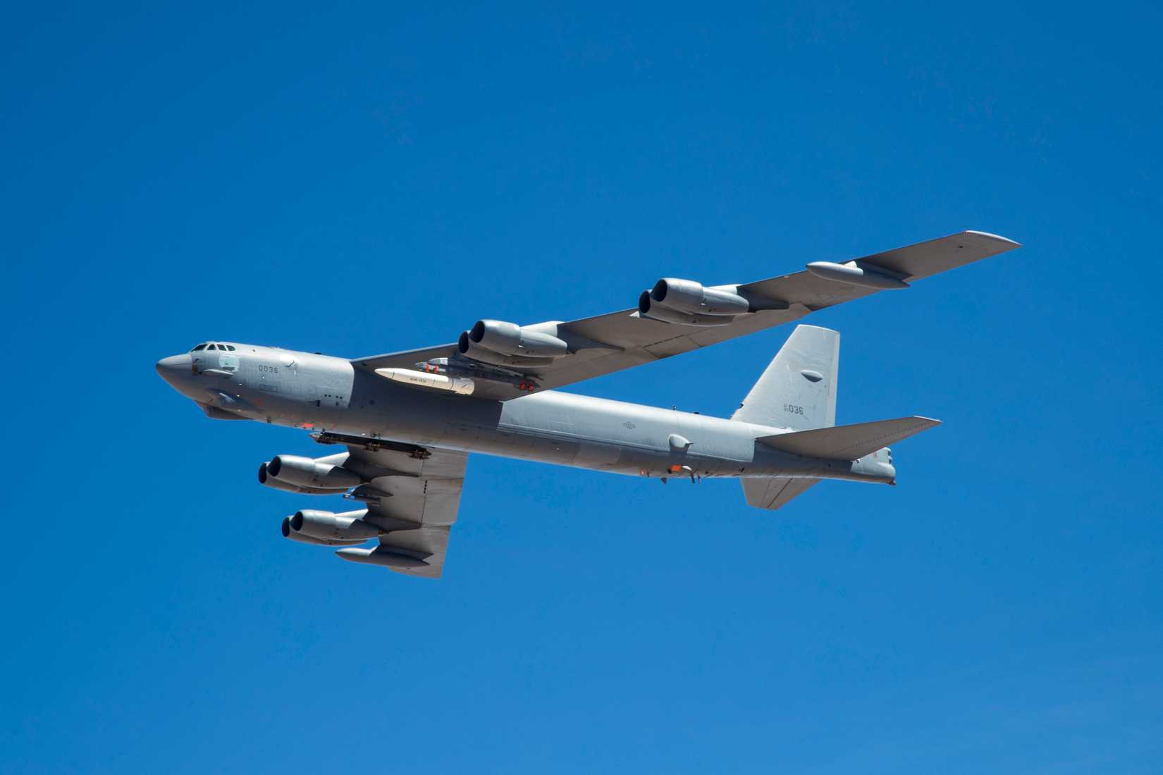 AGM-183A_ARRW_on_a_B-52,_June_2019_(190612-F-HP195-0014)