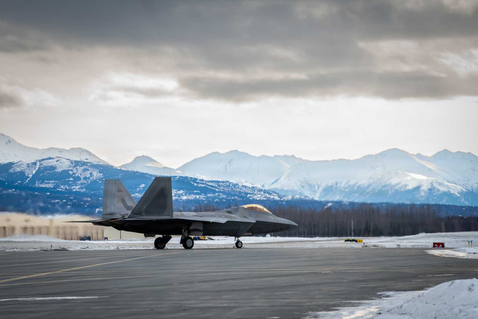 F-22 Raptor's Stealth Edge Over Modern Rivals - image 2