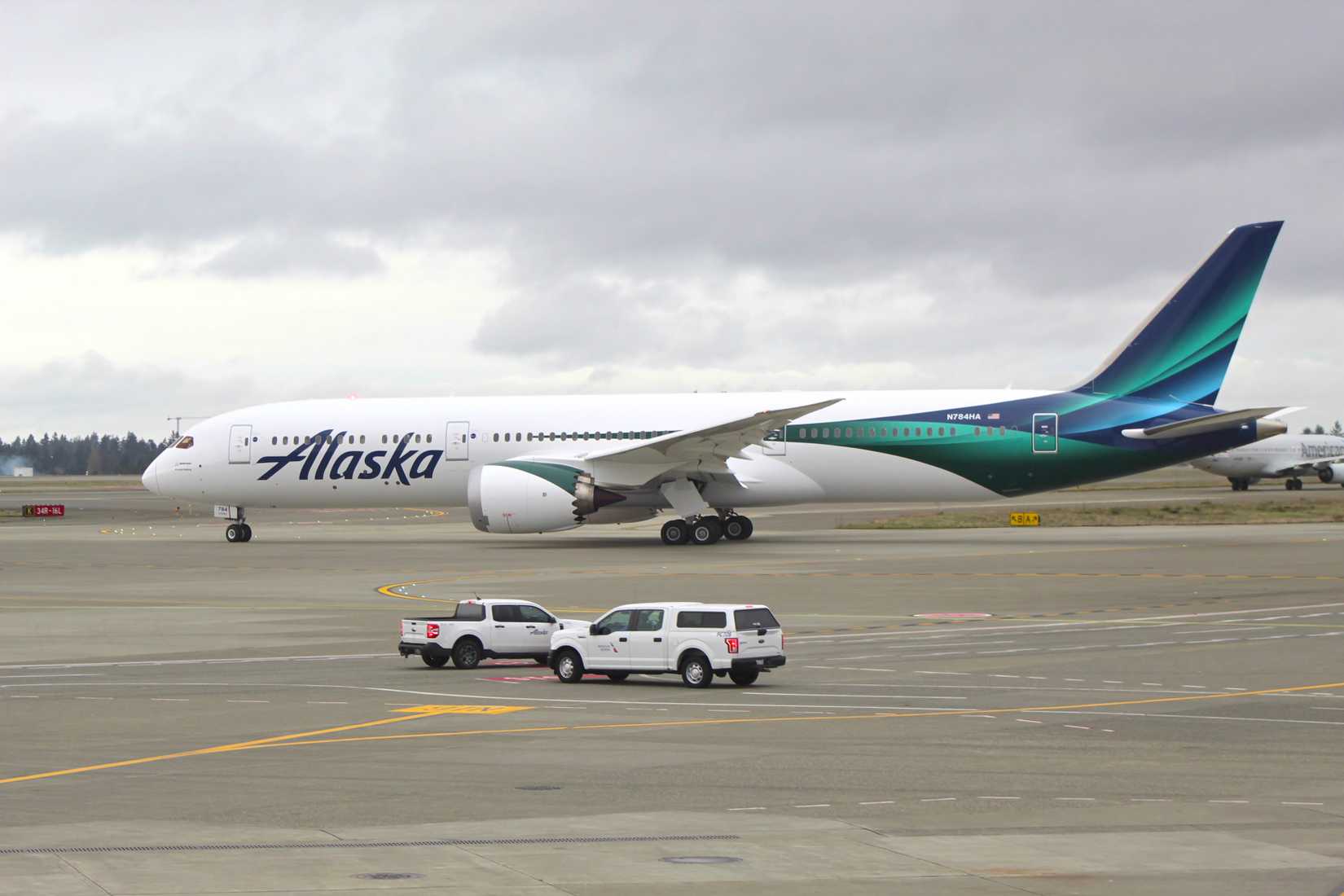Alaska 787 Taxiing