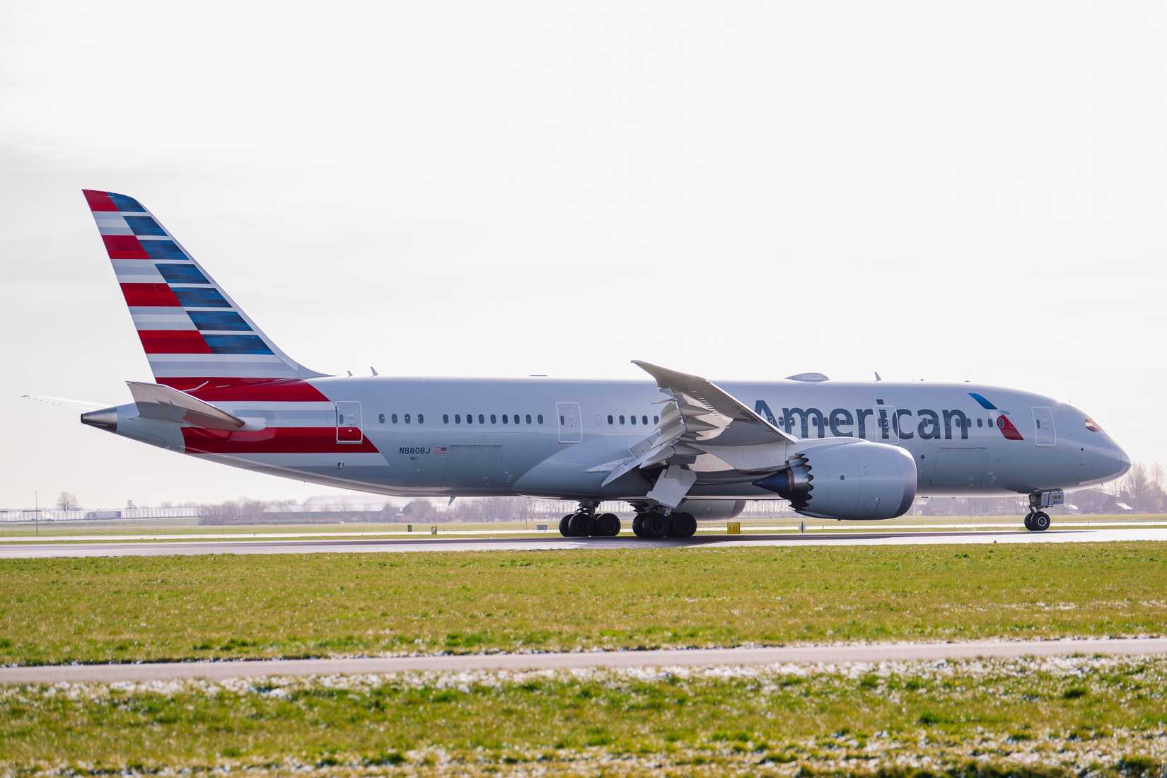 American Airlines 787 taxiing for takeoff