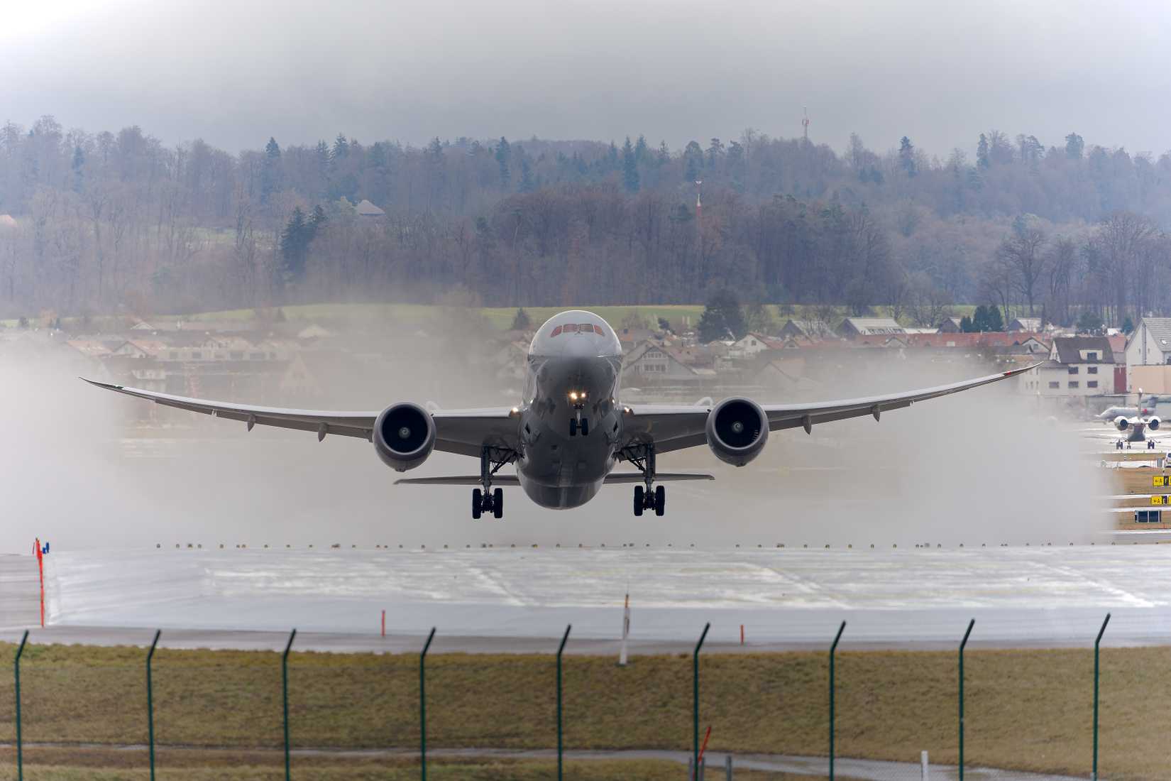 American Airlines Boeing 787-8 Dreamliner taking off from Zurich Airport