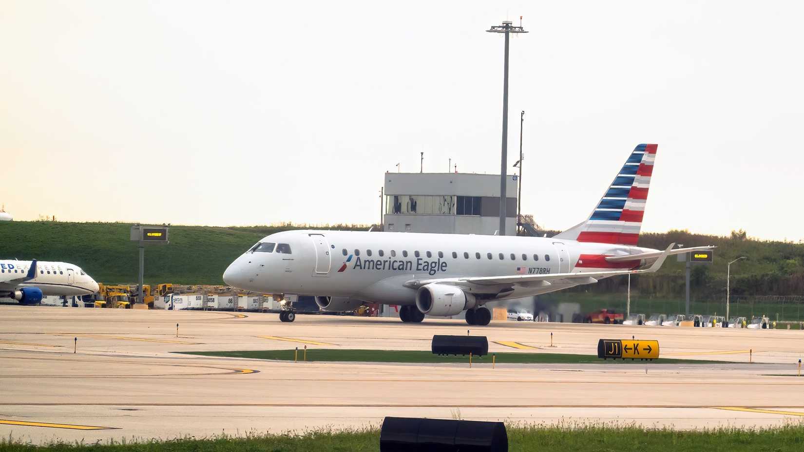 American Airlines regional jet Chicago