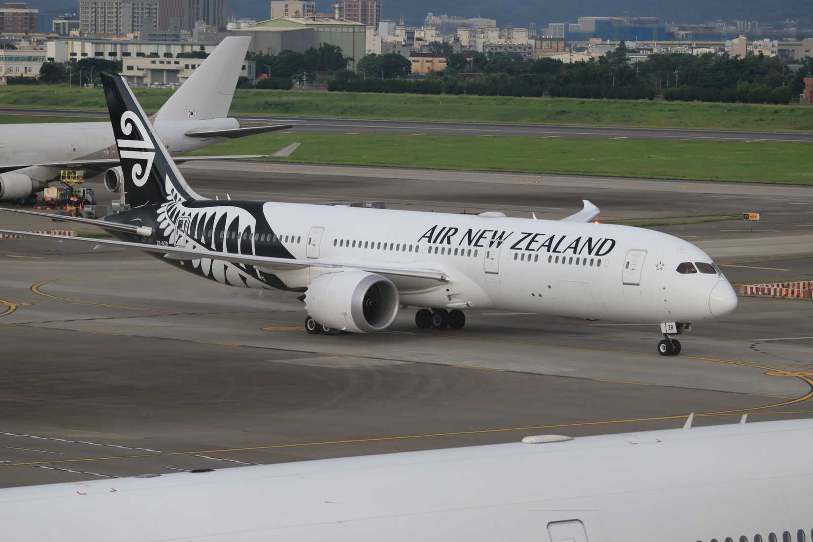 An Air New Zealand Boeing 787 Dreamliner taxis on the airport taxiway.
