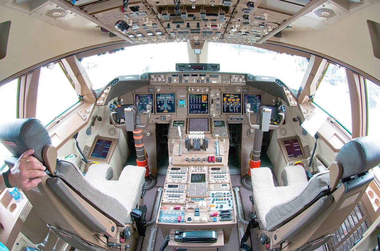 Boeing 747-8 Cockpit